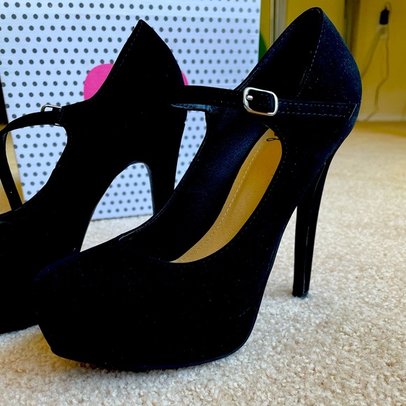 Delicious Shoes - Black Platform Heels with buckle